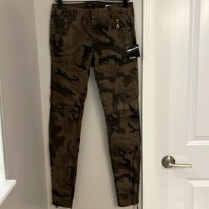 Zara size (6 US) size (38 Zara) camo pants.NWT